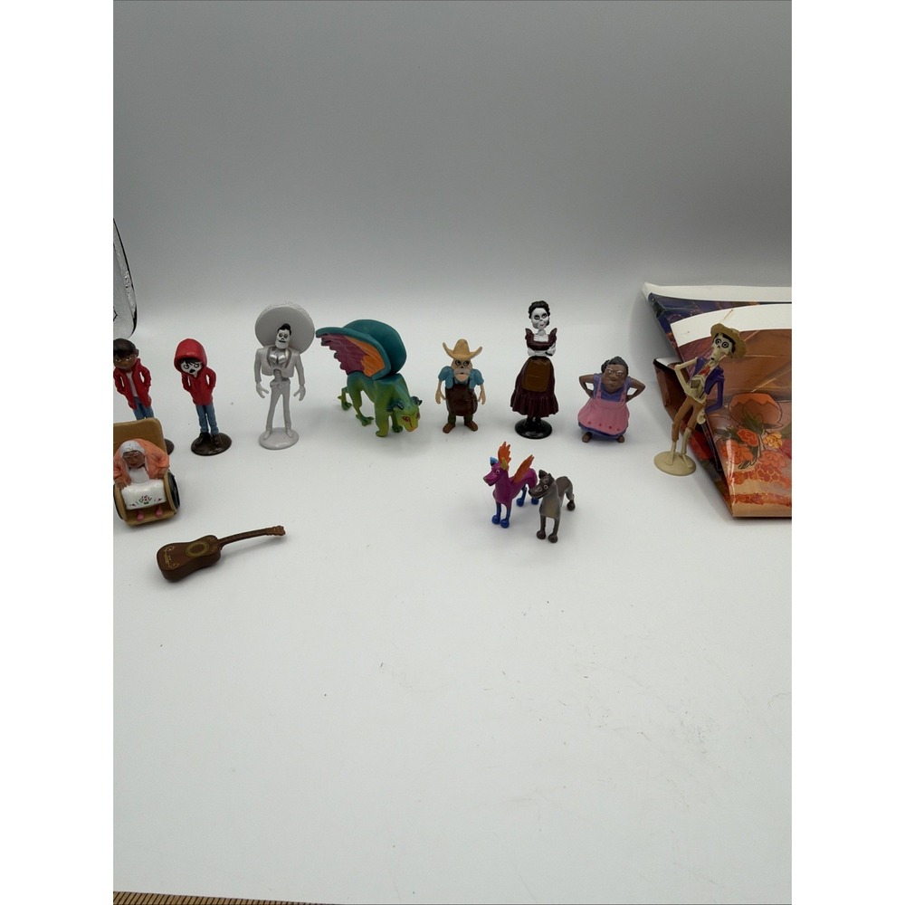 Coco Disney Pixar Figures 12 PVC Miguel Hector Mama Coco Dia de los Muertos